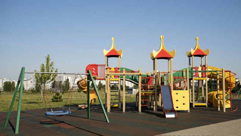 На обновление детских площадок в Ростове направят 210 млн рублей