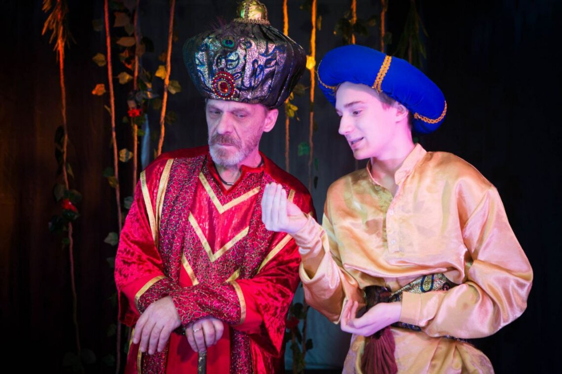 Как открыть семейный театр