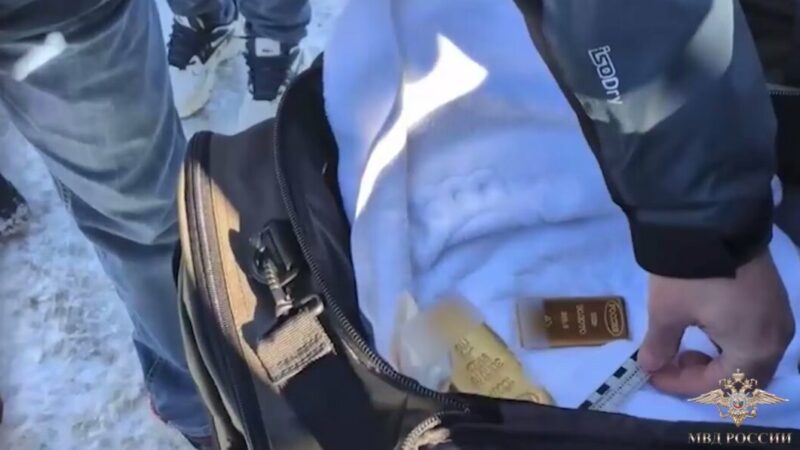 В Сириусе пенсионерка почти отдала 1,5 кг слитков золота на ₽19 млн мошенникам