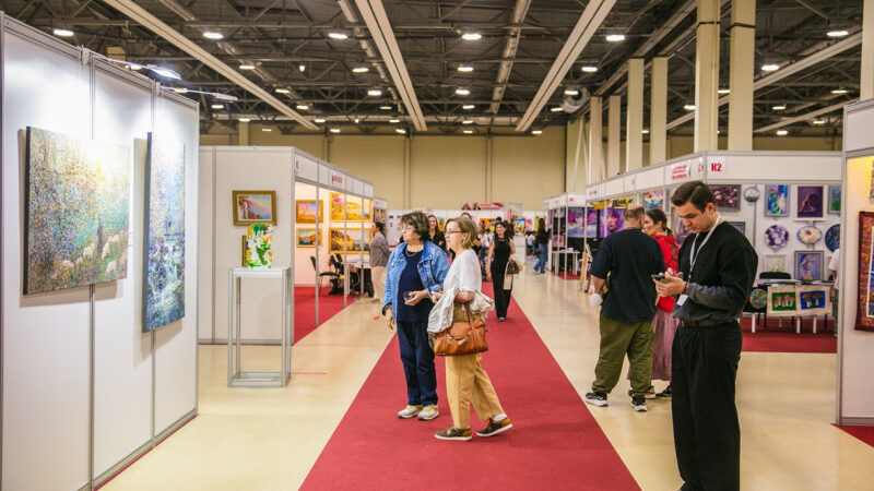 «Ожившие» полотна Сурикова, 70 шедевров Магритта и юбилей Булгакова