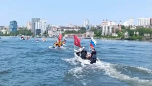 По реке Дон в Ростове впервые прошел водный парад в День Победы