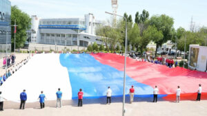 В Ростове развернули самый большой флаг России