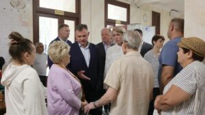 Губернатор Дона встретился с эвакуированными жителями в Таганроге