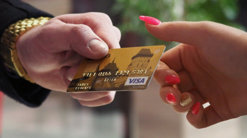 Объем трат по кредитным картам РНКБ в марте увеличился в 1,5 раза благодаря прежним ставкам