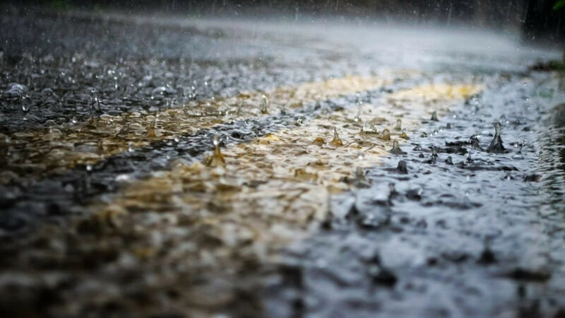 На Кубани прогнозируют дождь с грозой и градом