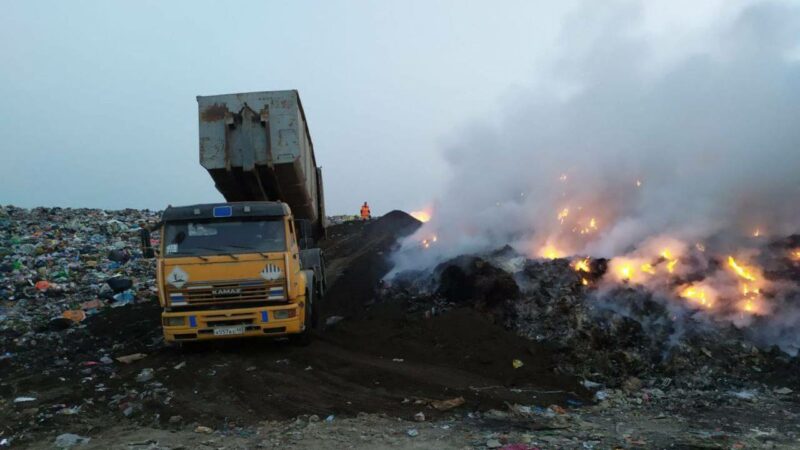 В районе Полтавской локализовали пожар на полигоне ТБО
