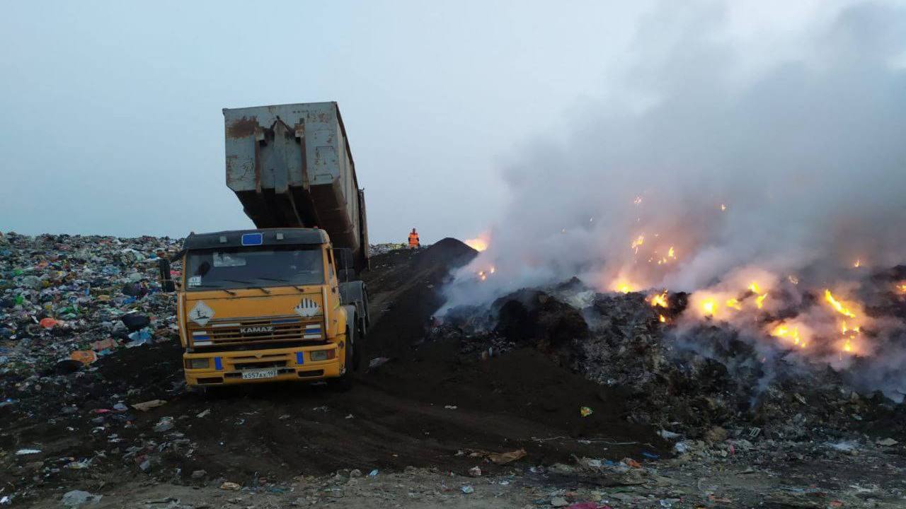 В районе Полтавской локализовали пожар на полигоне ТБО