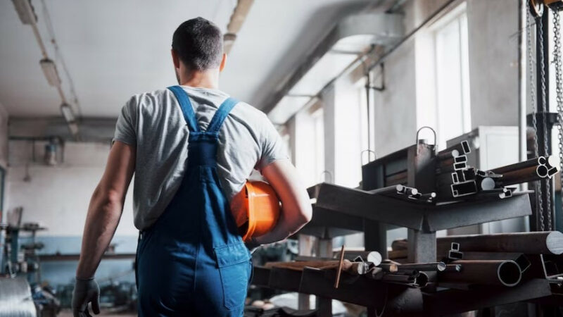 Кадры в дефиците: как на Юге России решают проблему нехватки специалистов