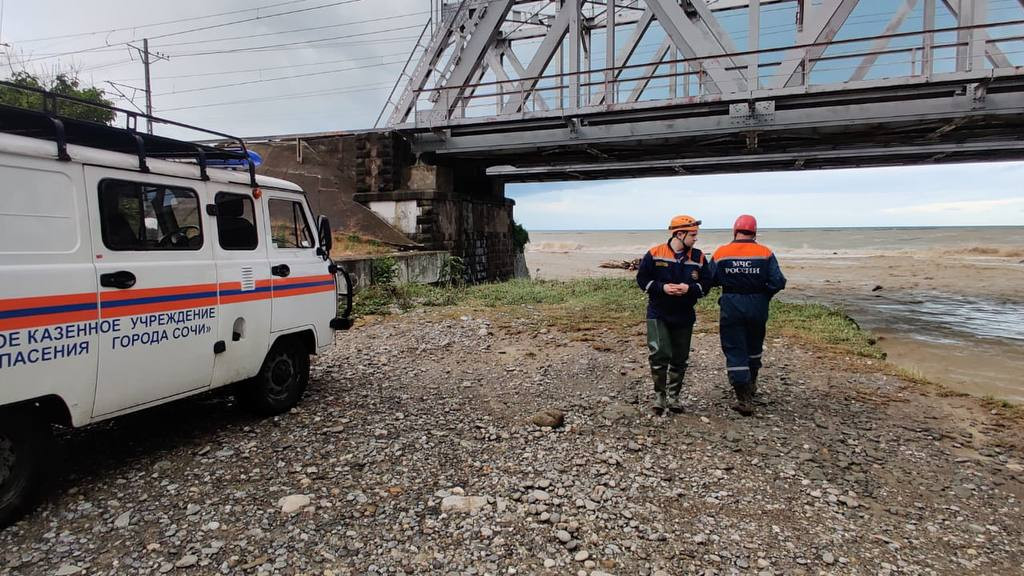 В Сочи обнаружили тело женщины из унесенного в море автомобиля