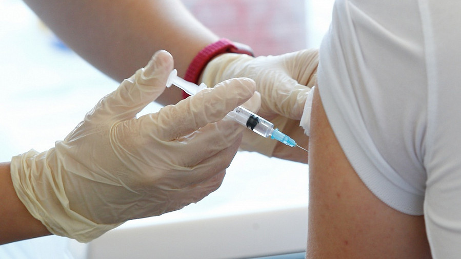 На Кубани план вакцинации от COVID-19 выполнили на 65%