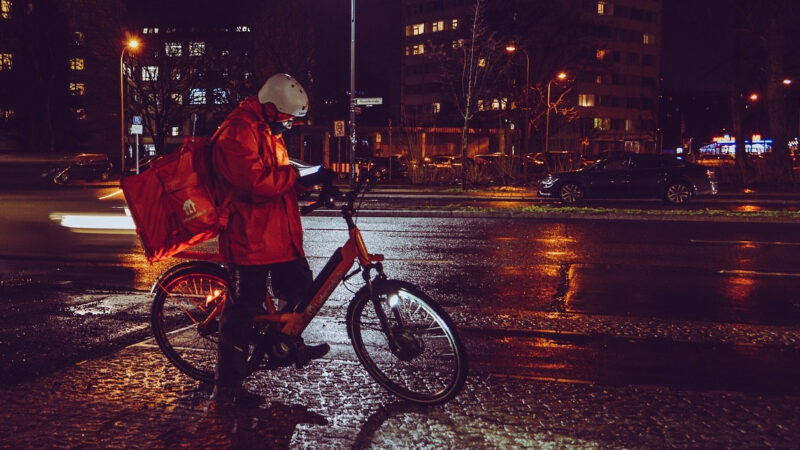 Новый пласт рынка: сервисы доставки еды продолжают рост