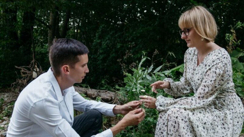 Цветы с побережья: как семья из Геленджика делает украшения из эпоксидной смолы