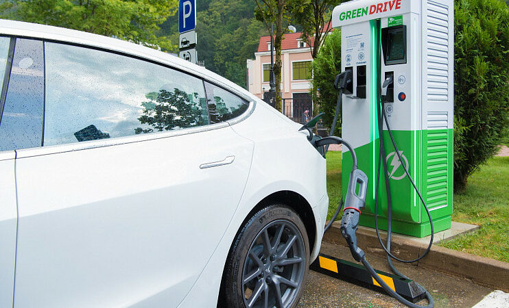 На курорте «Роза Хутор» в Сочи заработала первая электрозаправочная станция