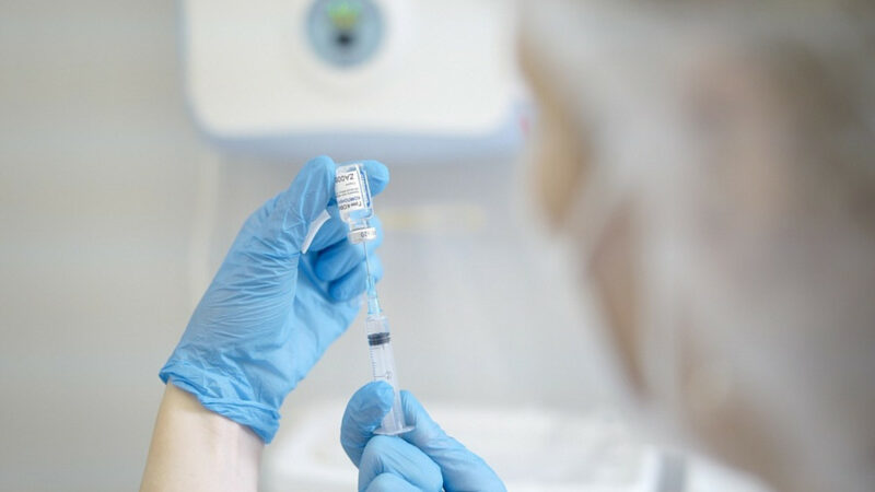 На Кубани план вакцинации от COVID-19 выполнили на 55,5%