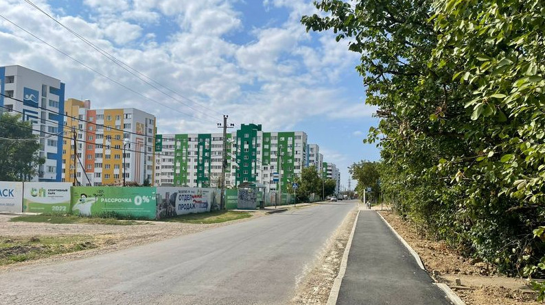 AVA Group обустроил тротуар для школьников в мкр. Новознаменском