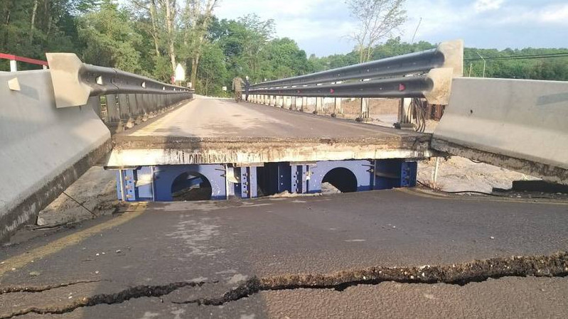 На Кубани из-за повреждения моста перекрыли движение на участке трассы «Кавказ»