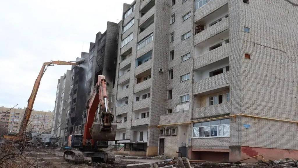 В Ейске начали демонтаж подъездов дома, поврежденного при крушении Су-34