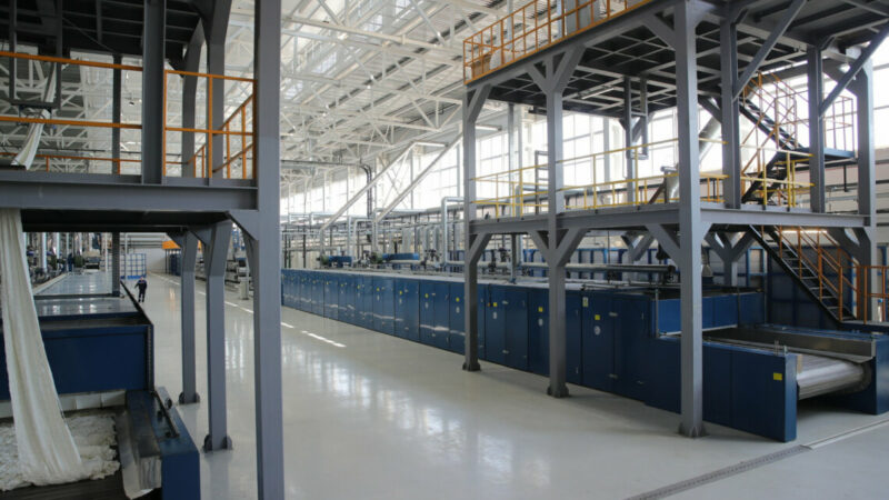 Два человека пострадали при взрыве на заводе в Шахтах