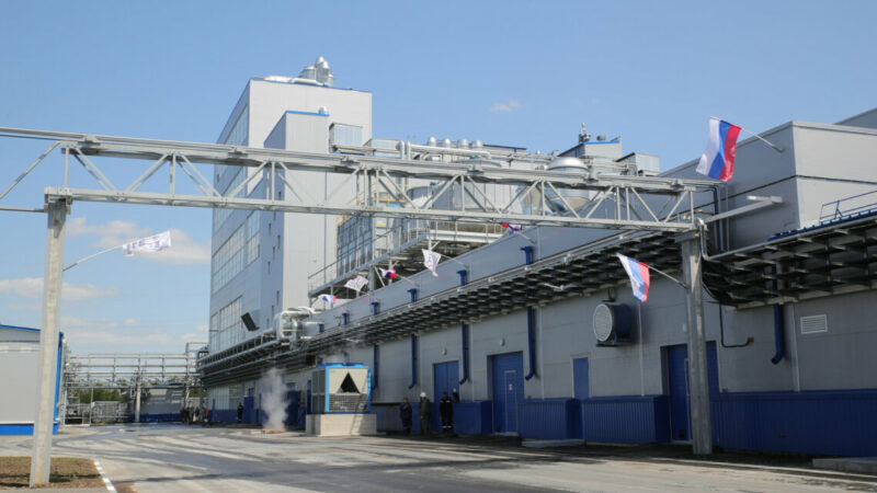 В Ростовской области горит завод по производству наполнителей для матрасов