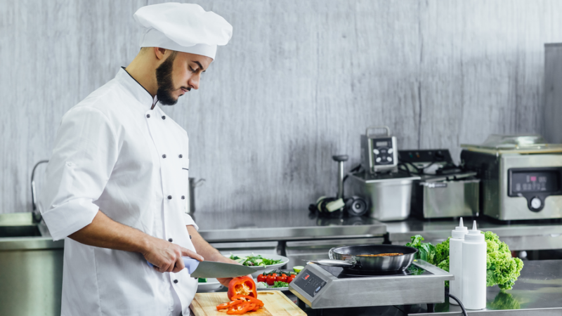 Бренд-шеф, косметолог и инженер: кто на Юге может зарабатывать до 400 тыс. рублей