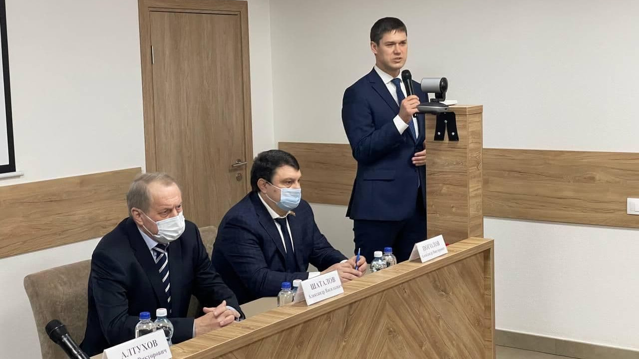 Депутат ЗСК Сергей Алтухов привел круглый стол с молодежью