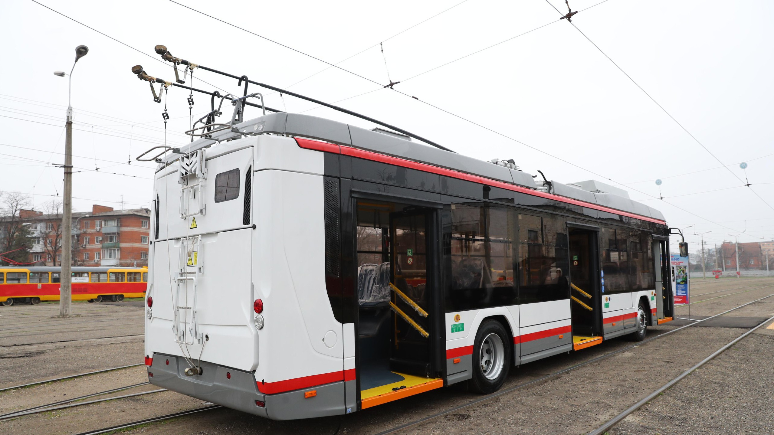 В Краснодаре начали тестировать новые троллейбусы с автономным ходом