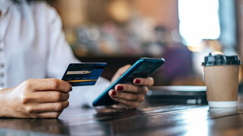 Перед новогодними праздниками владельцы кредитных карт РНКБ совершают до 100 тыс. покупок в день