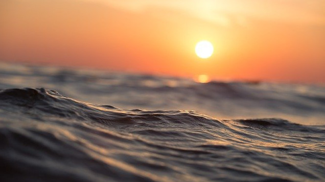 Эксперты рассказали, когда прогреется вода в Черном море на Кубани