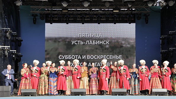 Кубанские казаки высказались против выступления Манижи на фестивале в Усть-Лабинске