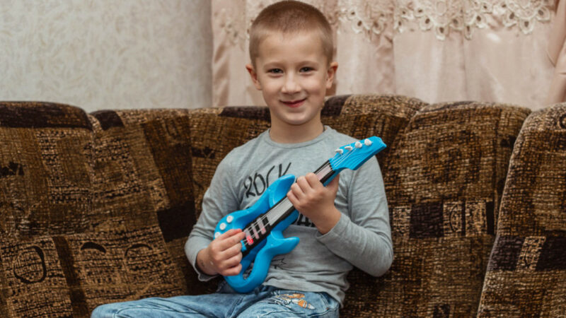 «Русфонд» собирает средства на слуховые аппараты для Степы Удовиченко