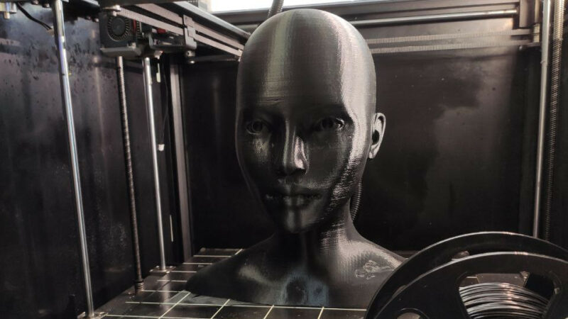 «Заказали манекены голов»: как 22-летний житель Краснодара открыл свою студию 3д-печати