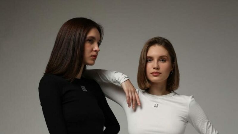 Швейная машинка и 5 тыс. рублей: как сестры из Новороссийска создали свой бренд одежды